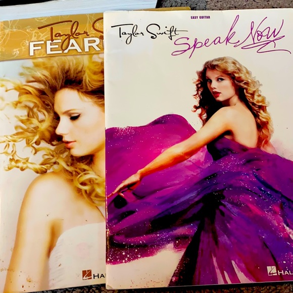 Taylor Swift Accessories - Taylor Swift guitar books!!